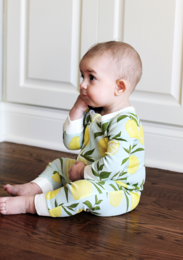 Baju bayi dengan gambar buah-buahan lucu